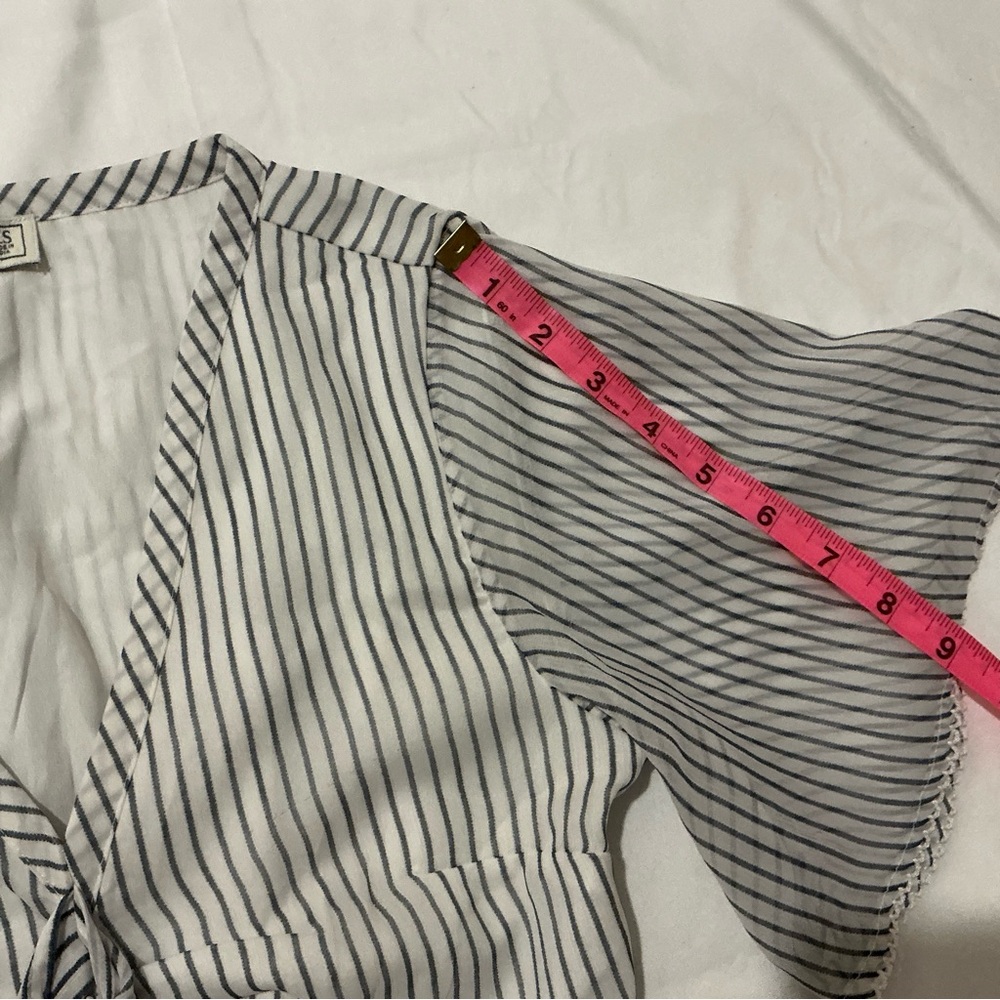NWOT Abercrombie and Fitch Women’s White and Blue stripe blouse Size S - Picture 7 of 8